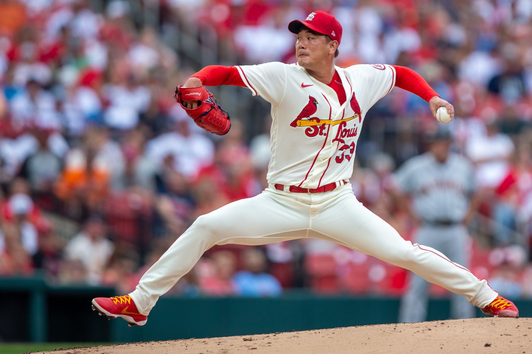 Cardinals try to even up series against Giants